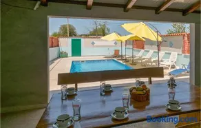 Three-Bedroom Holiday Home 0 In Zminj - Image 1