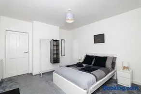 3BR Free Parking Near Hopetoun & Edinburgh Airport - Image 3