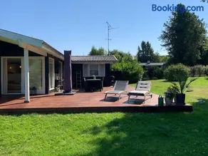 En perle af et sommerhus tæt på både strand og by - Image 1
