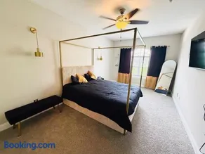 Midtown Gold Luxe - Near Benz Stadium - Image 4