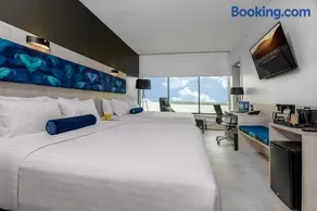 River Garden Hotel + Suites - Image 4