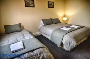 Junee Hotel - Image 2