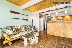 Kona Bay View Condo, Pool, Lanai, Walk to Town and Dining, AC, Free Parking - Image 2