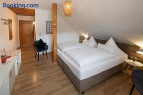 Triple room, shower, toilet - Image 2