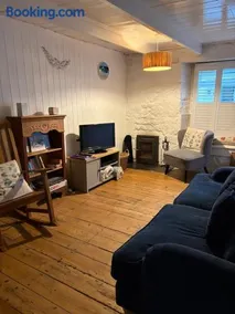 Newlyn Harbour Cottage - Image 1
