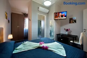 B&B Suite 123 - Image 1