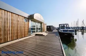 Glamping Houseboat - Image 4