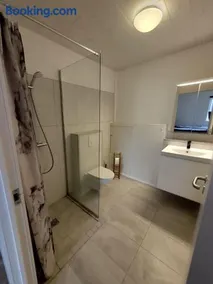 Cosy 2-bedroom flat - Image 2