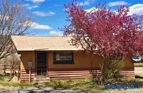 Cozy River Cabin with Arkansas River View - Image 1