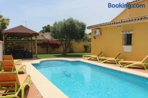 Voll ausgestattete Villa mit Terrasse, privatem Pool und Grill | Neben dem Strand - Image 1
