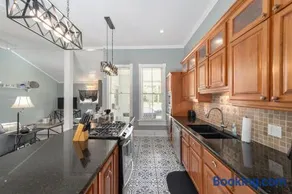 Martin A -Private historic district apt with pool-suite A - Image 4