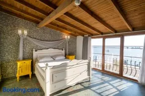 RA Hotel - Image 2