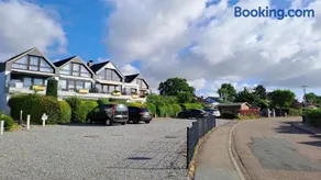 Strandnahe Ferienwohnung mit Terrasse - Image 1