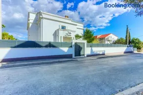 VILLA DANICA with heated pool and jacuzzi - Image 3