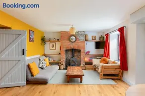 Cosy Cottage nr The Cotswolds Private Parking - Image 1
