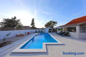 Holiday house MIA - Image 2