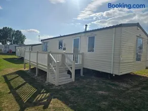 3 bed static van with decking - Image 1