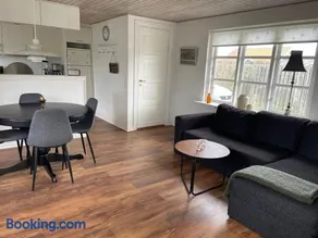Lovely Holiday Home 80 M From The Water - Image 2