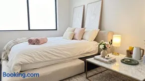 Entire Private Level Own Bathroom and Own Entry - Image 2