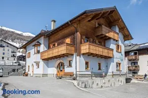 Apartamento vacacional apta para familias con barbacoa y jardín | Vistas a la montaña | Junto al esquí | Acepta mascotas - Image 1