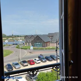 LES MOUETTES DU PORT - Image 1