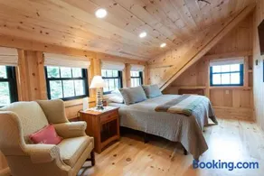 Oceanview Barnhouse Retreat with Hot Tub - Image 2