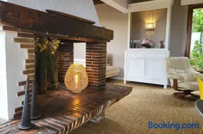 Large friendly and bright villa with pool - Image 2