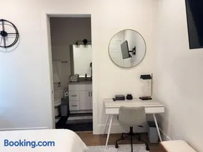 Downtown Dallas Oasis Studio - Image 3