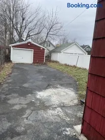 Buffalo 4BR Home 5 Beds, Near Airport & Downtown - Image 2