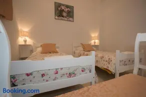 Summer Bay Apartments - Image 5