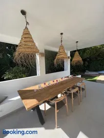 Villa Ibiza Chic à Calahonda - Piscine et Proximité Plage - Image 3