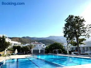 Milos Park Homes Modern 2BR Apartment with Pool Alsancak Girne - Image 2