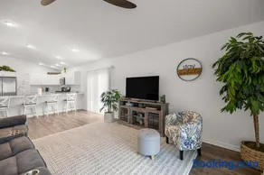 Spacious 2BR in The Villages With Golf Cart and King Bed - Image 1