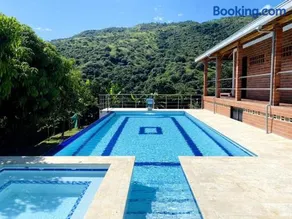 Finca con Piscina Privada - Image 2