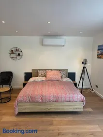 Maison avec Piscine, Jacuzzi et grand Jardin à 1h de Paris - Image 2