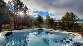 White Cliffs Vista Panoramic Views Hot Tub NPs - Image 4