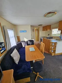 Caravan Holiday For Hire 2 bedrooms On Happy Days Holiday Homes SOUTH Close to Bars Restaurants - Image 2