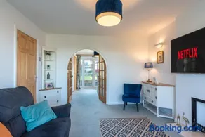 Port View House 3-Bedroom Self Catering Family Home with Garden Near Cardiff - Image 4