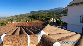 ÁTICO GUADALEST rooftop apartment with beautiful views and art - Image 5