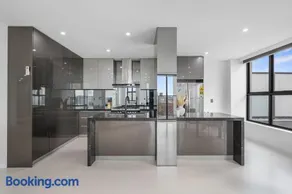 Luxury 3BR Penthouse & Huge Terrace & 2 Parking - Image 4