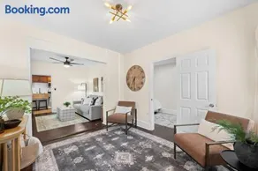 Charming Home in Cleveland 3215 - Image 3