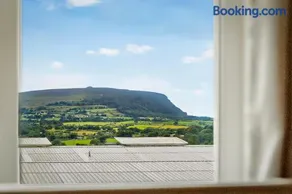 Hawthorns Holiday Home - Image 2