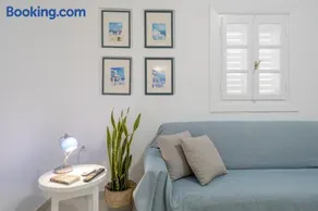 Coastal Escape - 2 min from Perissa Beach - Image 2