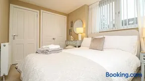 Modern And Cozy Apex Apartment - Image 3