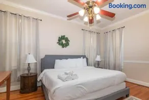 Near Lakebottom Park & Downtown - Parkside Cottage - Image 3