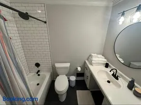 Walk to Masters! Spacious & Modern 4bd Home - Image 5