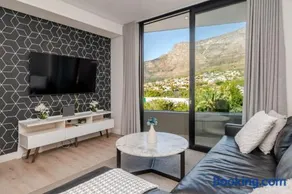 Table Mountain Views in Gardens - Image 1