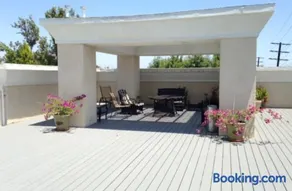 Woodland Oasis 2BR With FREE PARKING - Image 3
