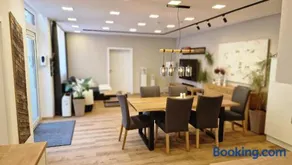 AUXBRG Premium Apartment Augsburg mit 3 Schlafzimmern & XL-Terrasse - Image 1