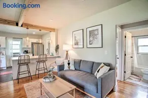 Cheerful 3 bedroom Villa with Backyard Oasis - Image 1